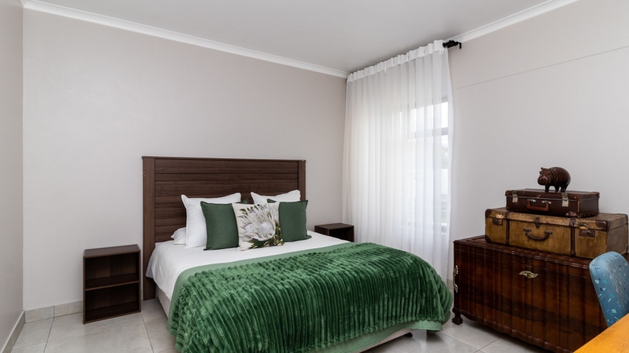 9 Bedroom Property for Sale in Westcliff Western Cape
